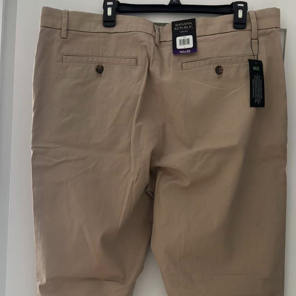 Brand new with tag Banana Republic Men's Chino Pants 40*32 (Tan)